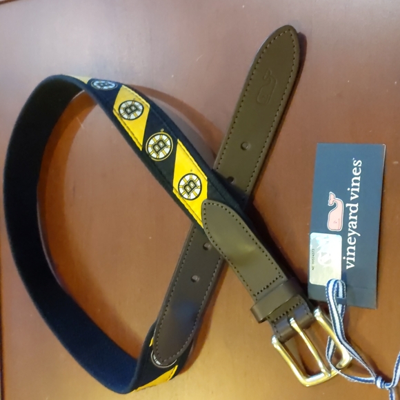 Men's 30 Vineyard Vines Boston Bruins Belt - Picture 2 of 9
